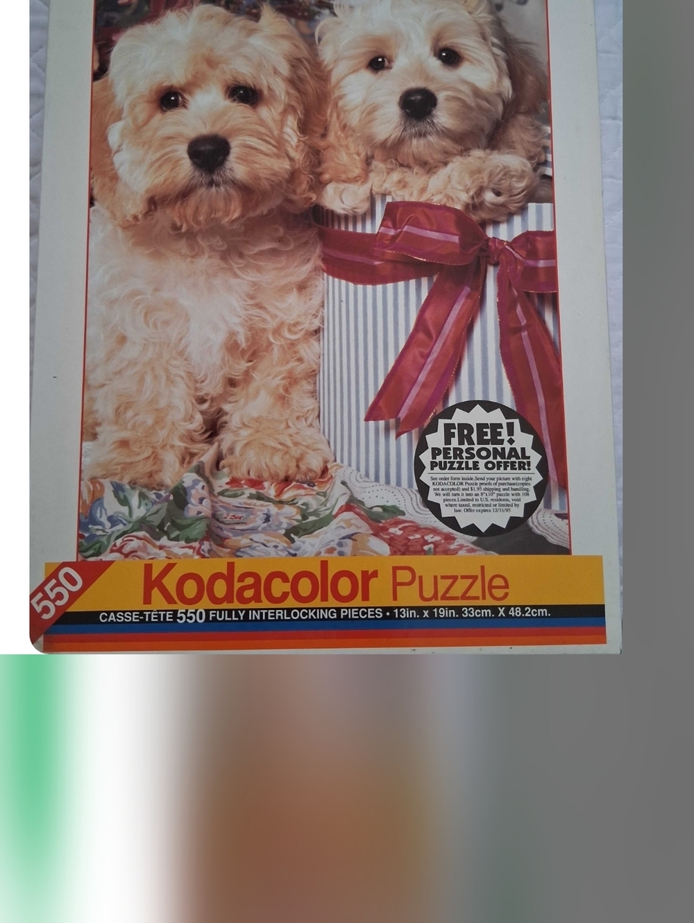 550-Piece Puppies Puzzle - Cream & Red